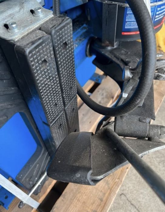 Mașină de dejantat Hofmann Monty 2300 cu adaptor biciclete