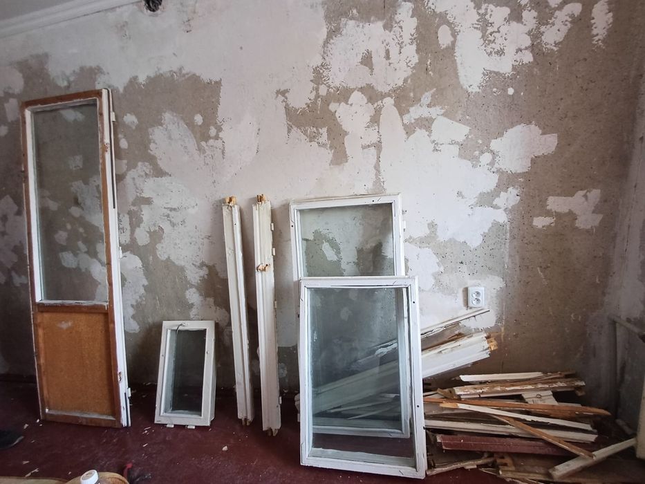 Бесплатно на дрова рамы и плинтуса