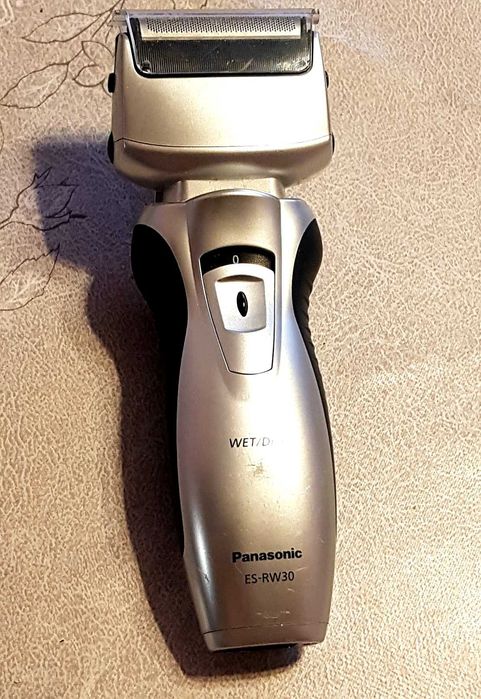 Продам электробритву  15000   Б/У   Panasonic ES-RW30