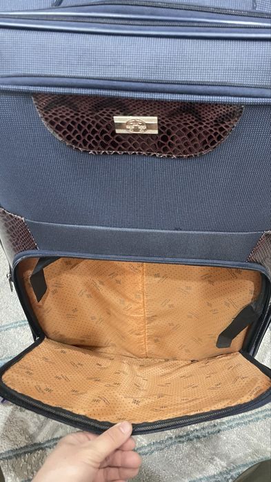 Продам дорожный чемодан