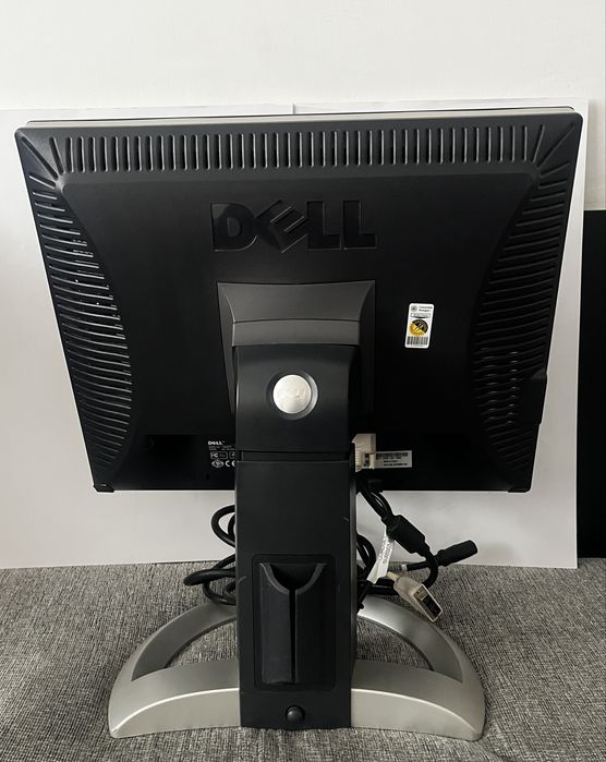 Продава монитор Dell 1905FP