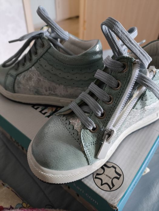 Продам детскую обувь для девочек