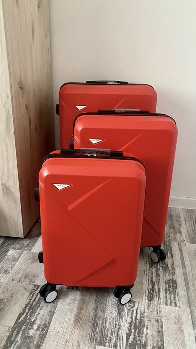 Нови ! Куфари с колелца