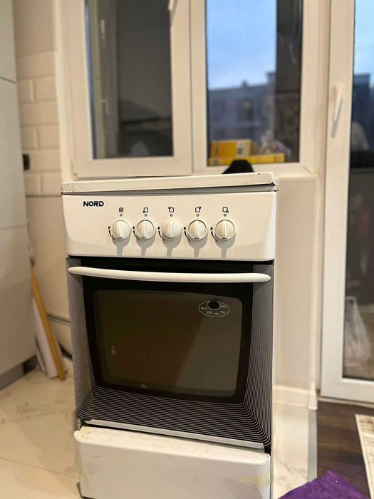 Продаю газовую плиту с духовкой в рабочем состоянии