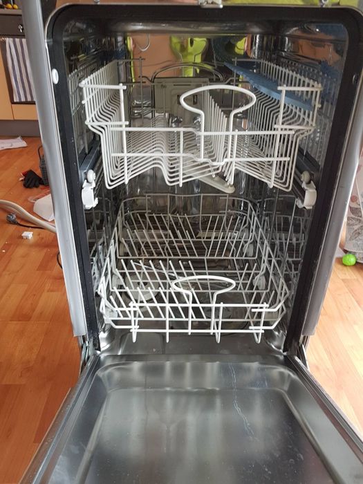 Съдомиялня Indesit за вграждане работеща