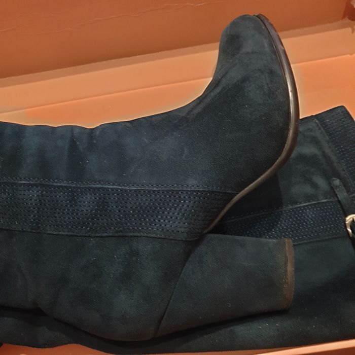 Продам замшевые сапоги