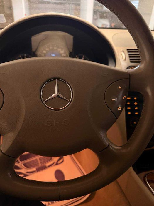 Автомобил Mersedes Benz