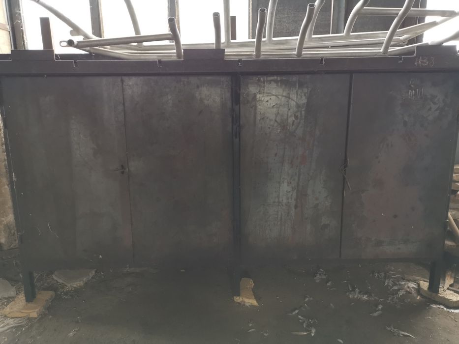 Двоен метален шкаф