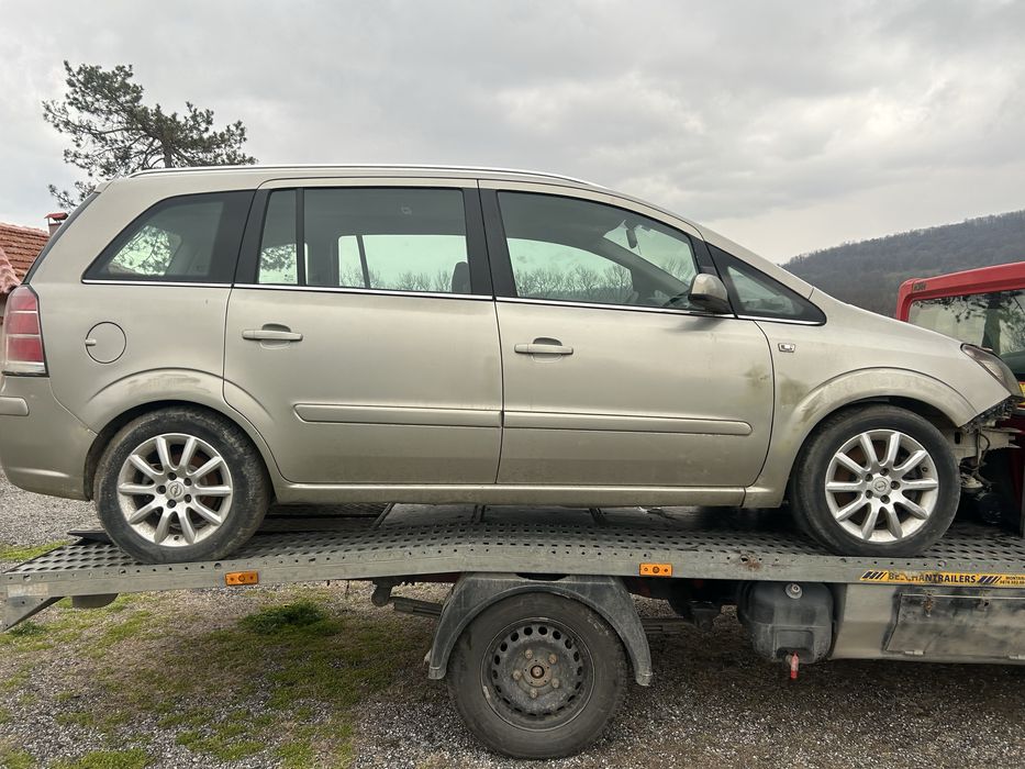 Opel zafira 1,9 за части