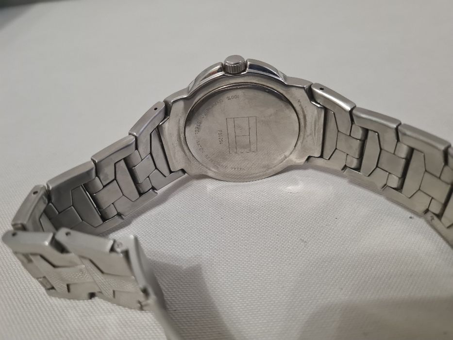 Продавам мъжки часовник