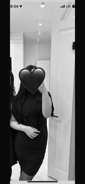 Черное платье обтягивающий