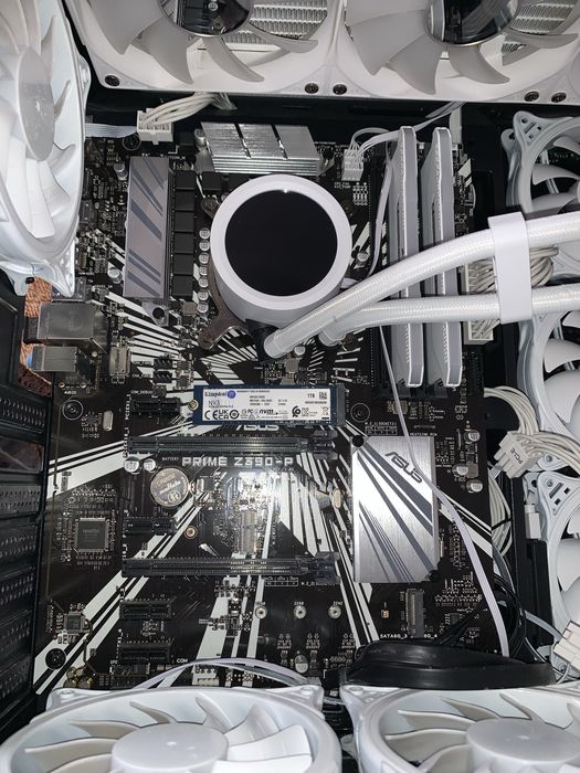 Vând Kit Intel i7-9700K + ASUS Prime Z390-P + 16GB CORSAIR RGB