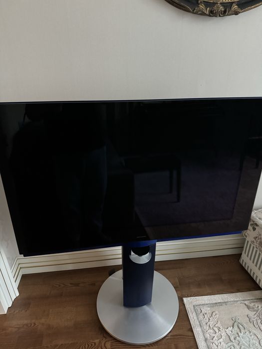 Телевизор на ножках