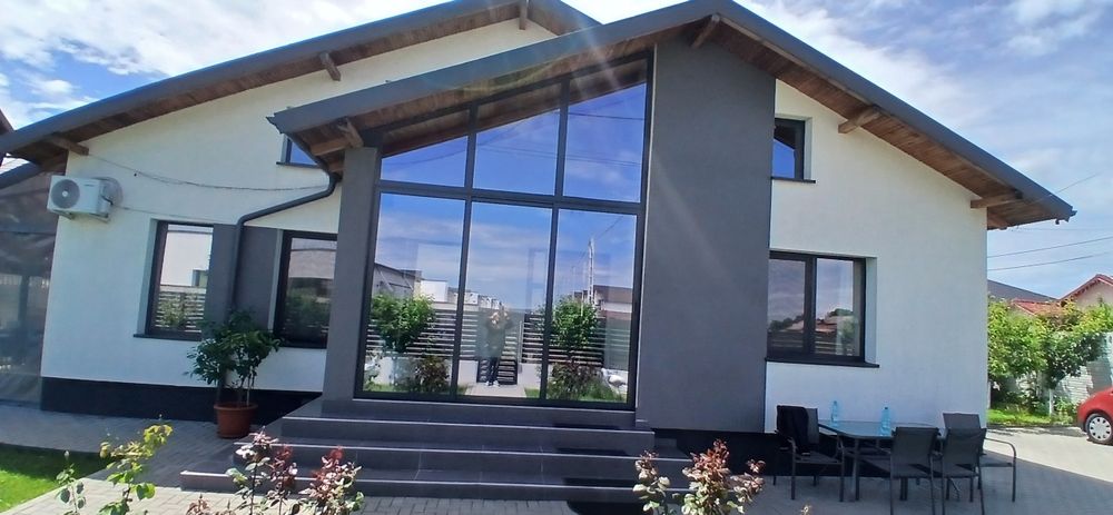 Vând vila Geamana