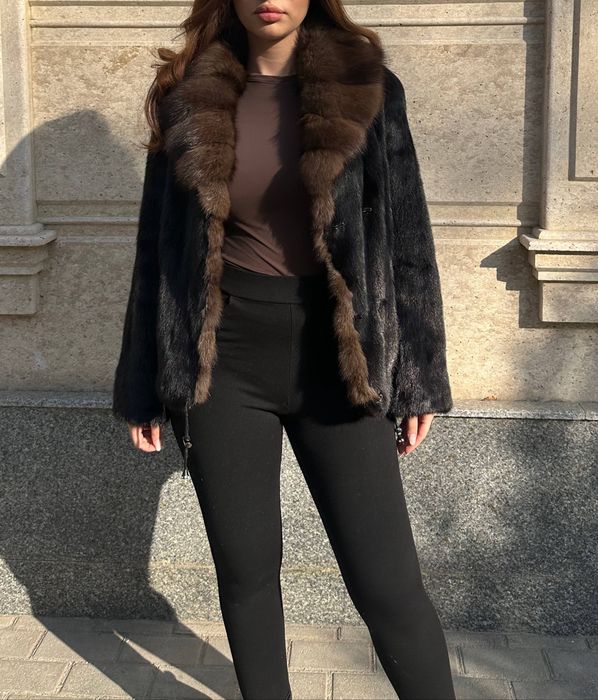 Натуральные шубы из меха Норки с отделкой из меха Соболя .