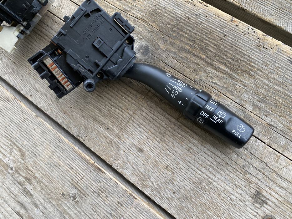 Manete stergatoare bloc lumini toyota avensis t25