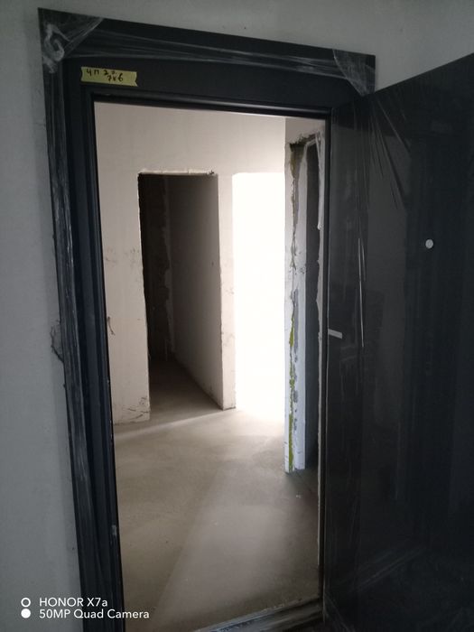 Zamonaviy arxitektura asosida qurilgan binoni 2 etaj 2 xonali kv sotil