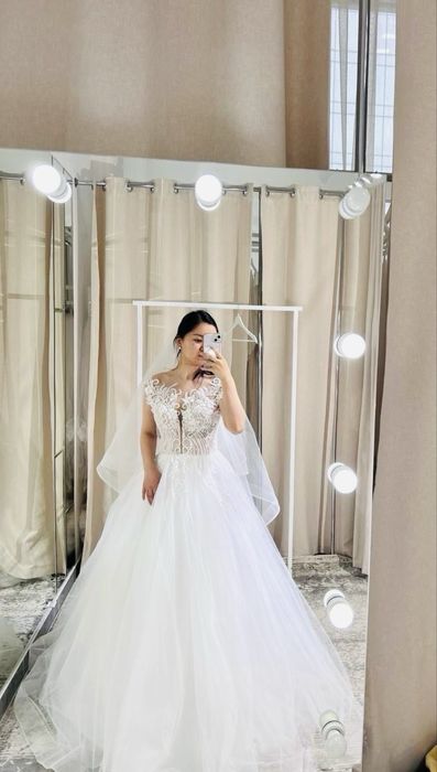 Продам свадебное платье 42/44  брали в сентябре за 280тыс