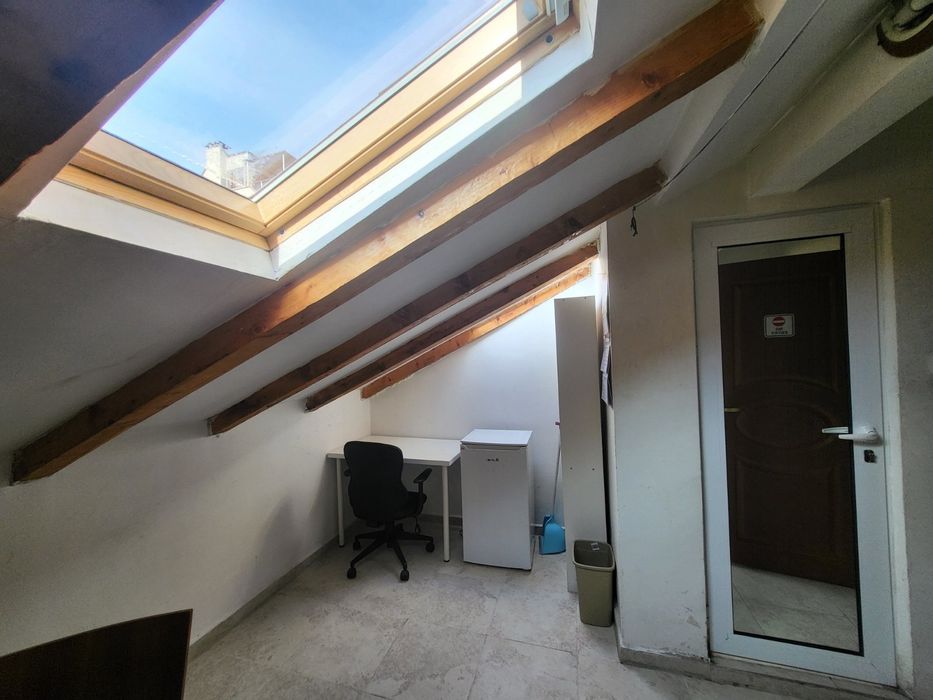 Дава се под наем Ателие в София, Център - 32 кв.м за 255 € - Снимка #1