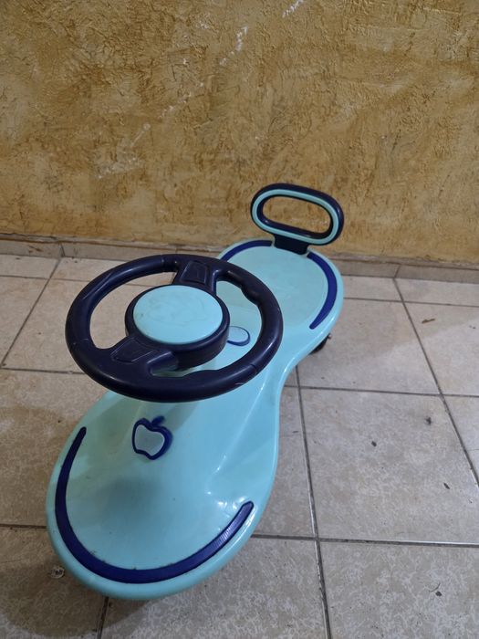 Детская машинка в отличном состоянии