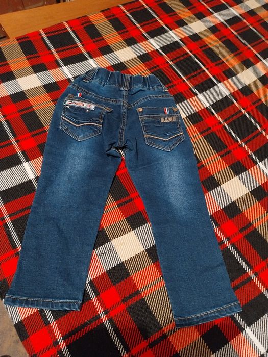 Детски дънки чисто нови