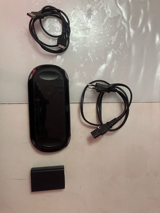 Продам PlayStation Vita