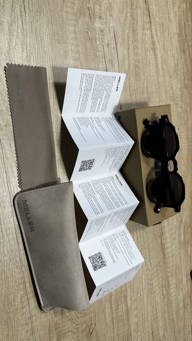 Солнцезащитные очки.