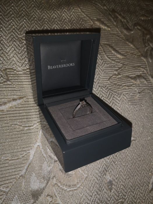 Годежен пръстен: платина с диаманти