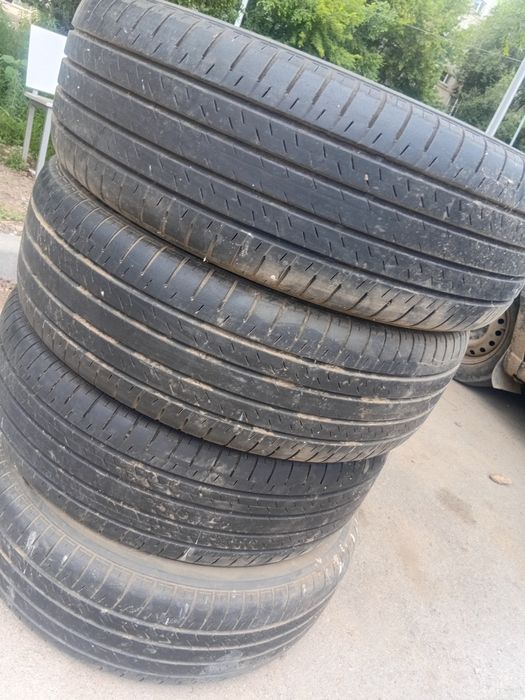 Продам шины на R18