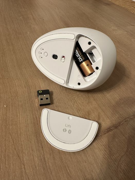 Mouse Logitech Lift bluetooth vertical alb