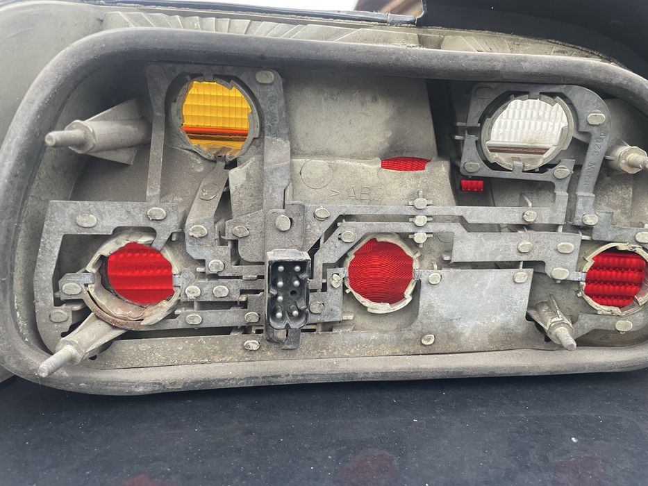 Бмв. Е36. купе  задние  стопы