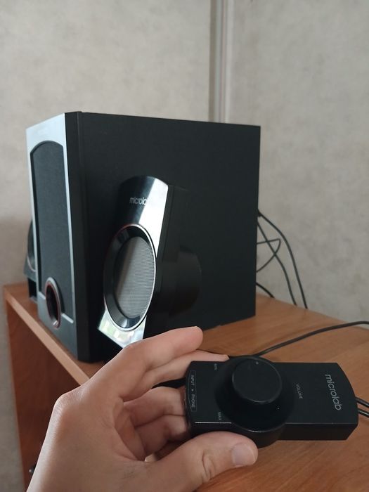Срочно продам компьютерные колонк 2.1и Microlab