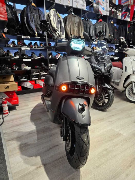 Scuter Keeway Sixties 125cc cat B125,A1 - promotie la MYMOTO CLUJ