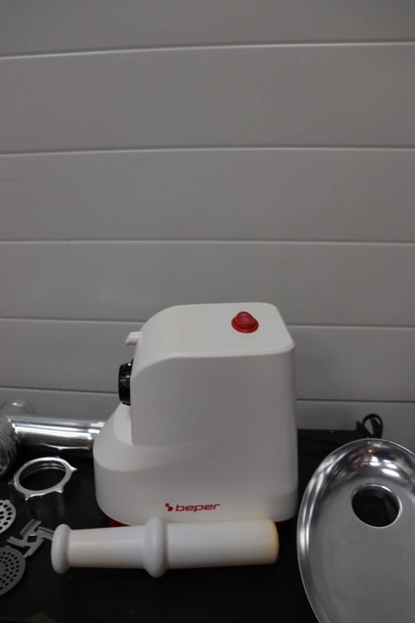 Beper Mash P102ROB200  месомелачка и доматомелачка, 1200W, аксесоари