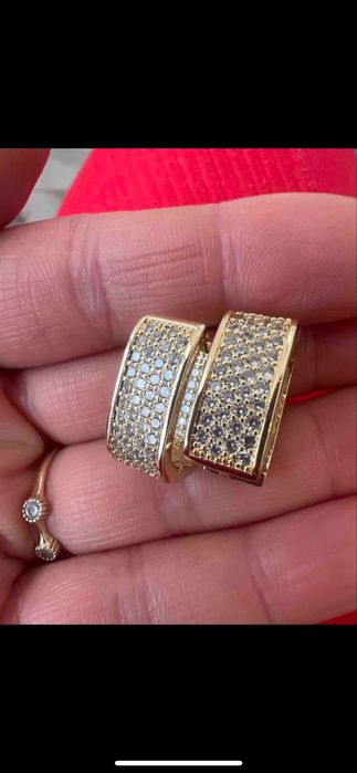 Cercei gold 14 k masivi pietricele incrustate