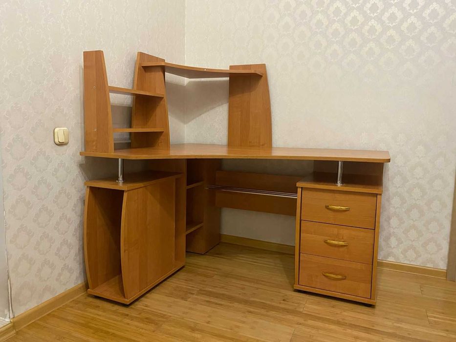 стол детский компьютерный