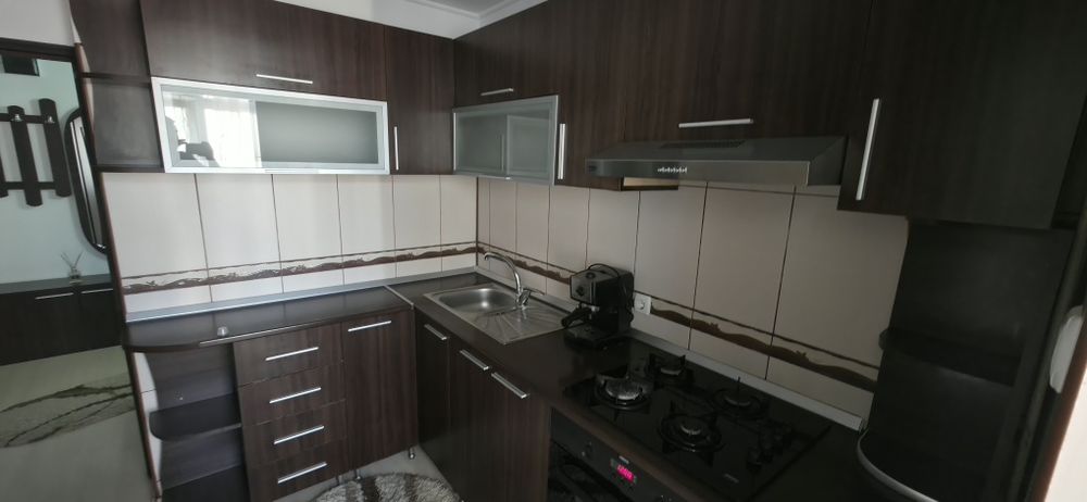 De inchiriat apartament 3 camere
