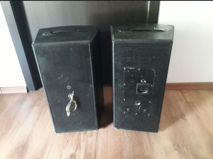 2 Boxe pasive 100w

2 boxe pasive ,scot in jur de 10