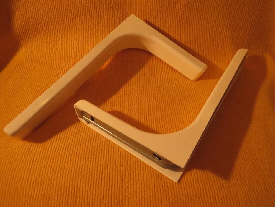 2 suporti cu cadru metalic si protectii de plastic pentru polite