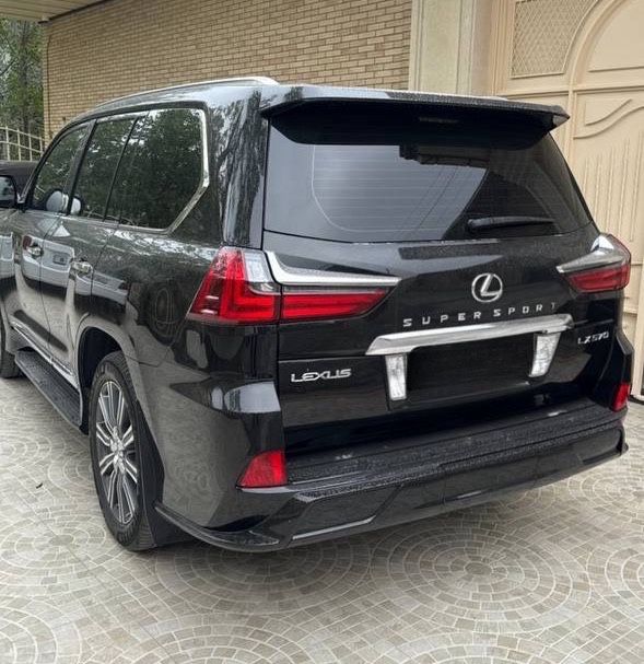 Lexus LX 570 год 2016