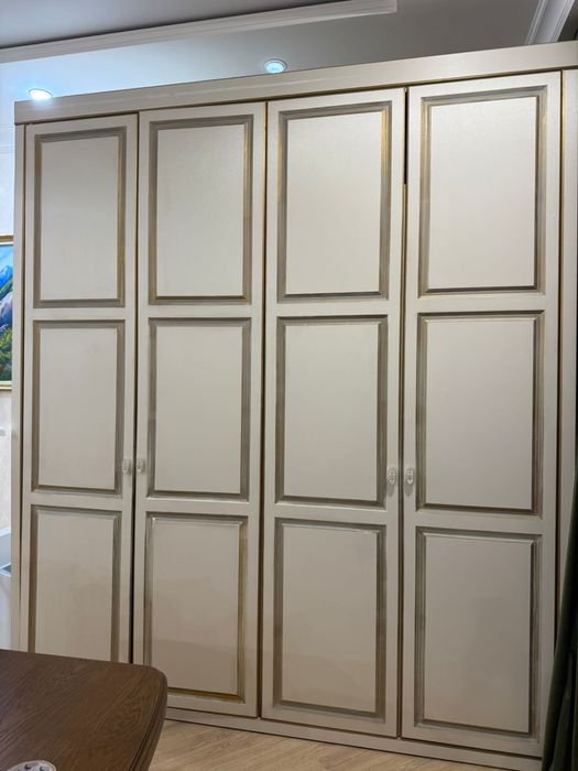 Шкаф распашной в классическом стиле