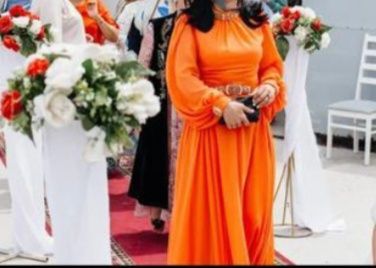 Шикарное вечернее платье.