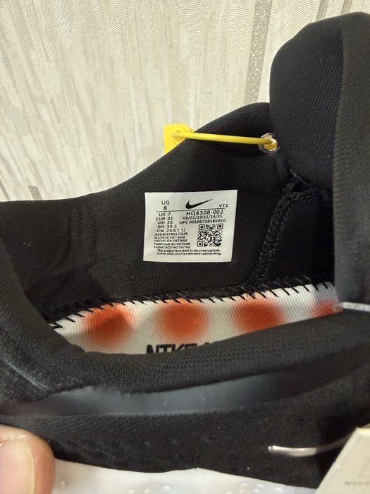 Продам кроссовки Nike Mind