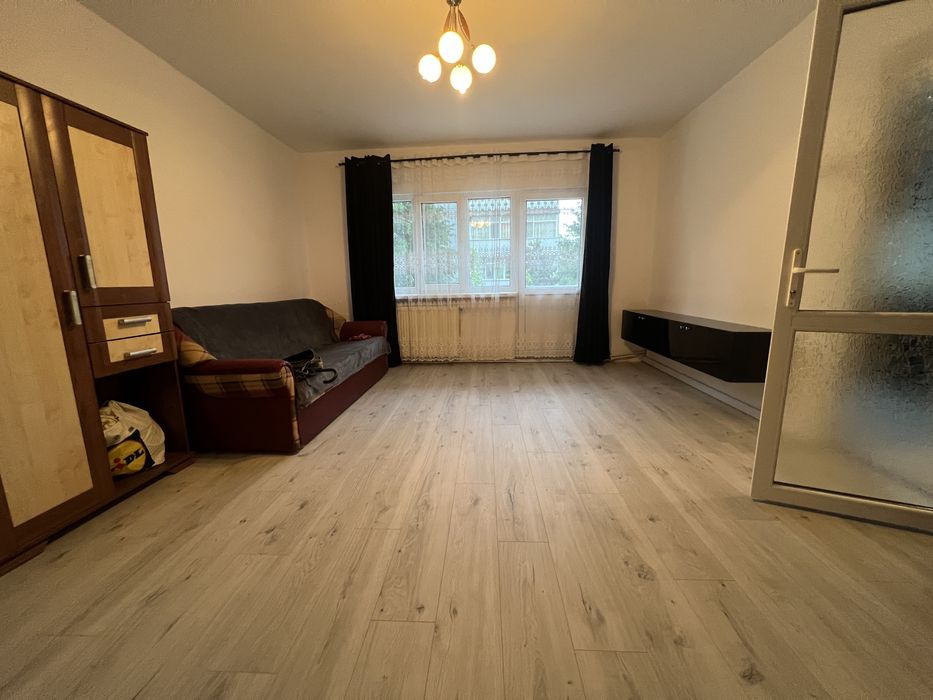 Inchiriez garsoniera