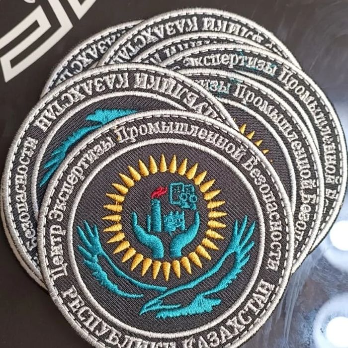 Компьютерная вышивка и нанесение логотипов на готовой одежде и крое ...