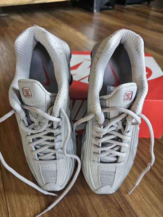 Оригинални маратонки Nike  Air Shox R4