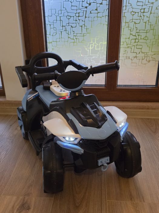 ATV electric pentru copii cu lumini LED și muzică – stare excelentă