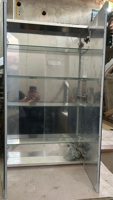 Продам шкаф с зеркалом