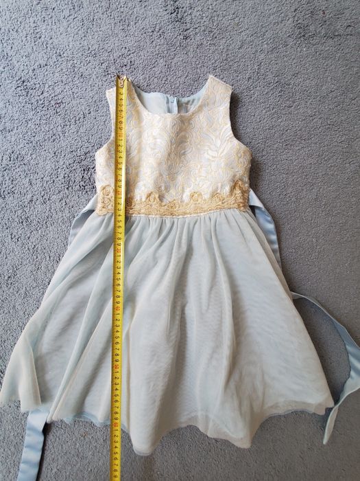 Rochita eleganta 4 ani