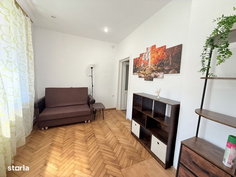 Inchiriez casa cu 2 camere  cu teren in zona centrala